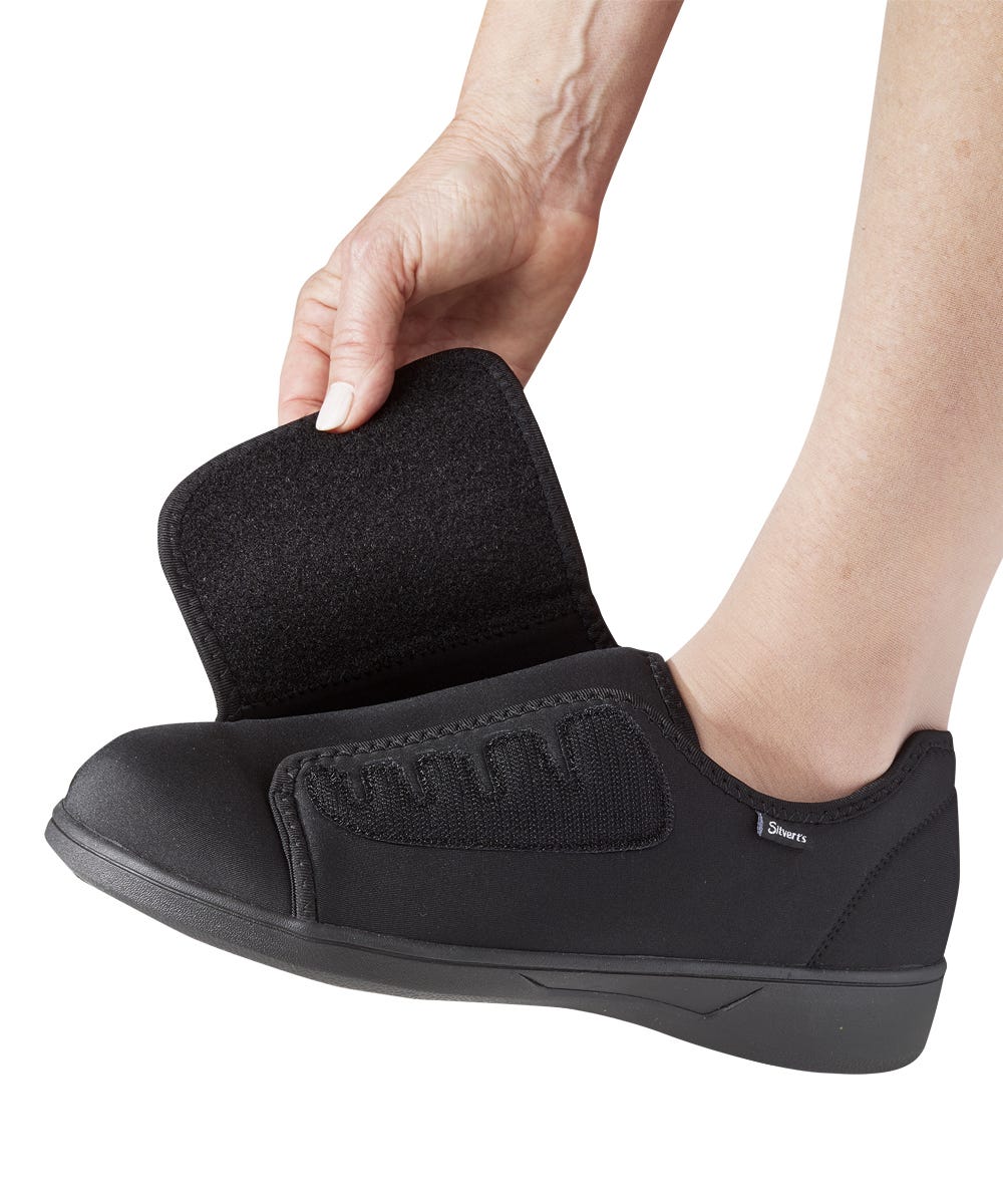 Women's Spill-Resistant Easy-Close Shoes