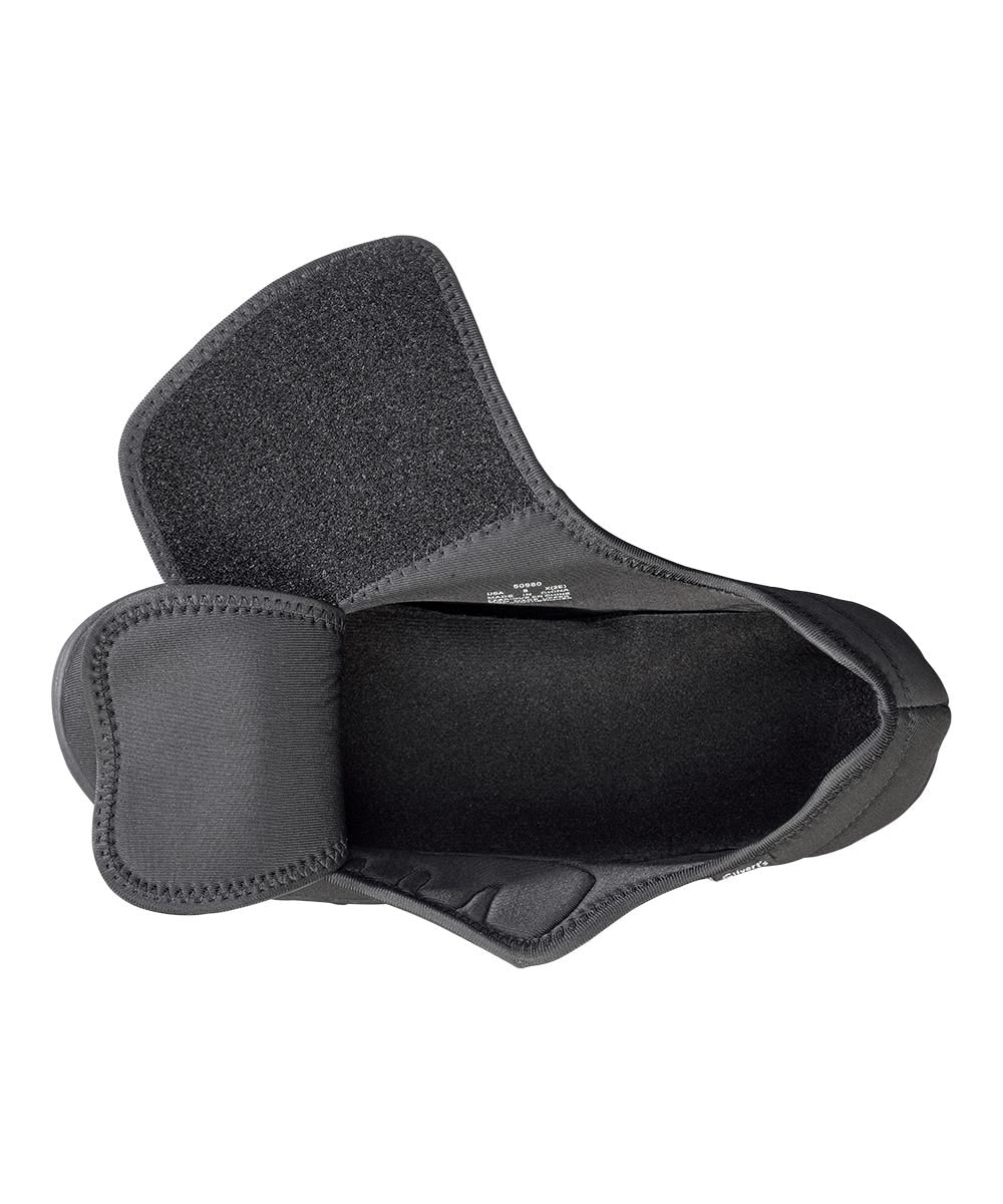 Women's Spill-Resistant Easy-Close Shoes