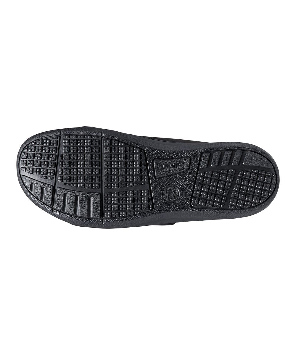 Women's Spill-Resistant Easy-Close Shoes