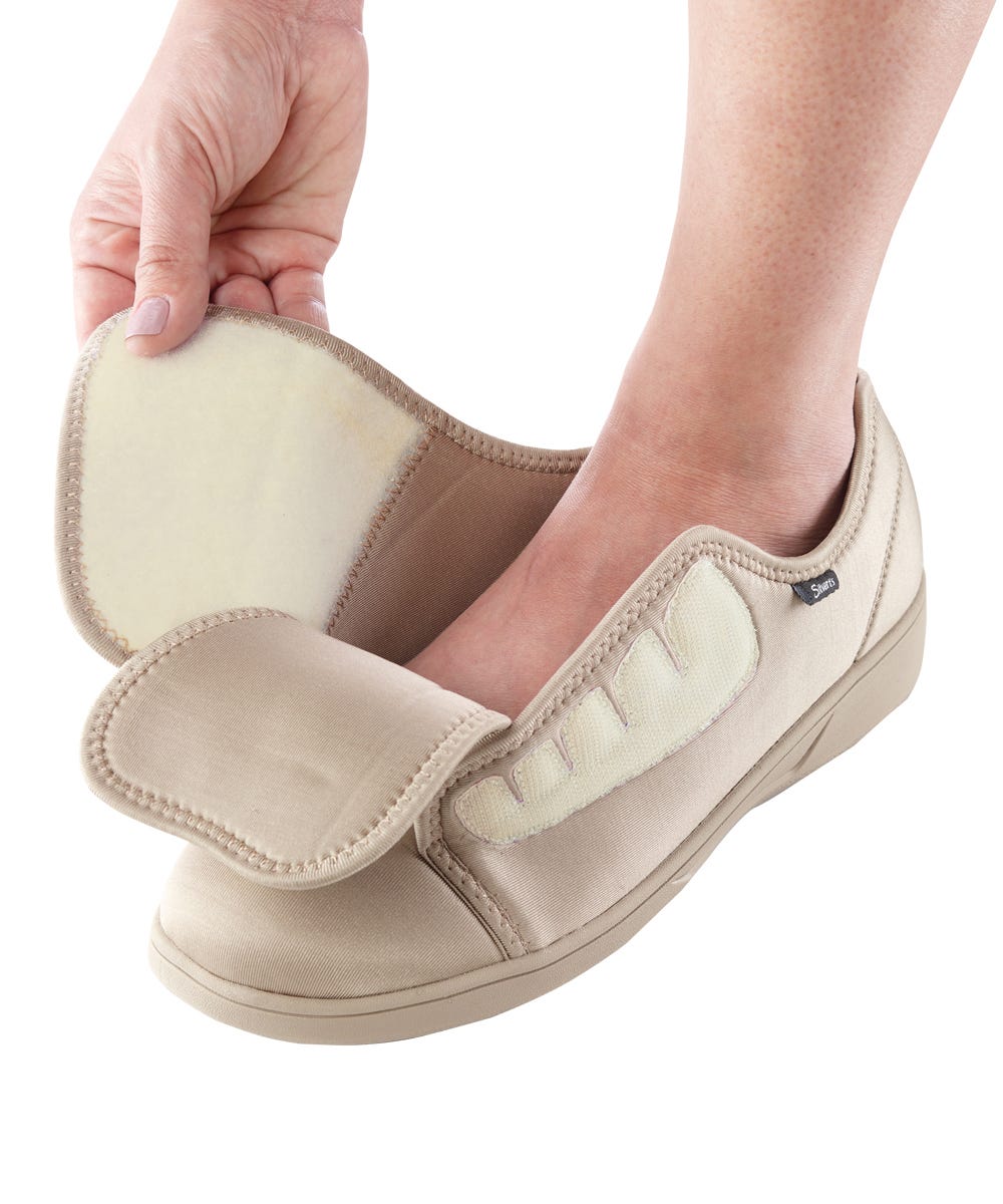 Women's Spill-Resistant Easy-Close Shoes